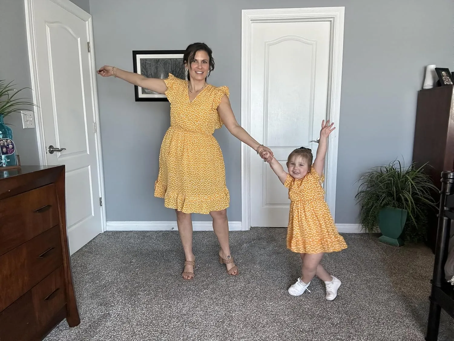 PATPAT Matching Mommy and Me Dresses Outfits Ruffle Flutter Sleeve Polka Dot Pattern Vacation Dresses